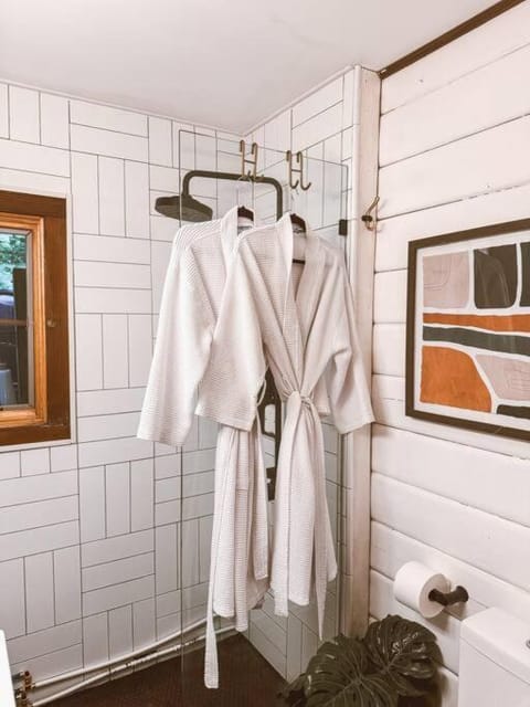 The Little Lake Cabin Cabin in New Fairfield