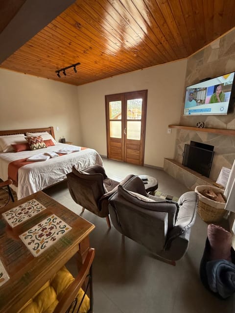 TV and multimedia, Living room, Photo of the whole room, Bedroom