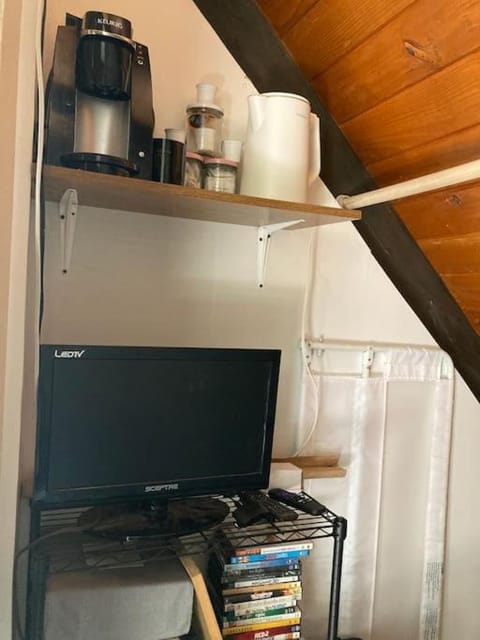 Beautiful A-Frame Mountain Cabin with Hot Tub! Cabin in Running Springs