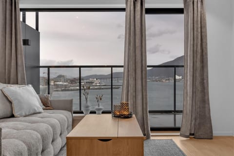 Natural landscape, View (from property/room), Balcony/Terrace, Living room, Seating area, Mountain view, Sea view