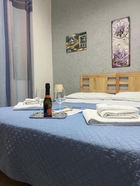 Photo of the whole room, Drinks