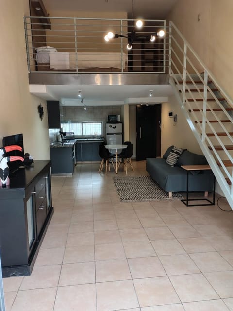 Seating area, Dining area, pet friendly