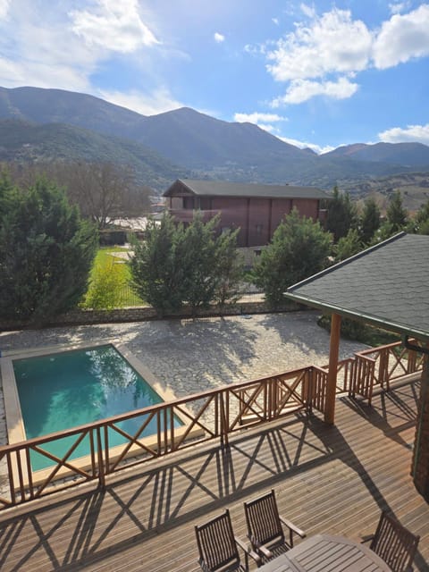 Patio, Spring, Day, Natural landscape, Winter, Bedroom, Autumn, Mountain view, Pool view, sunbed
