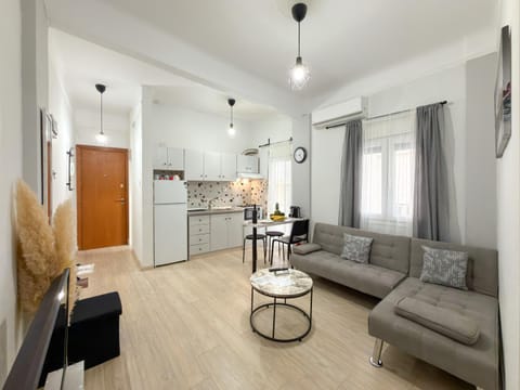 Kitchen or kitchenette, Living room, Seating area, Dining area