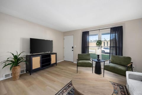 Hines Haven - Unit 2 - Perfect BNB for YOU House in Peoria