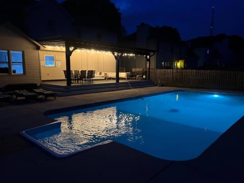 Beautiful home with Pool - great for kids House in Cedar Bluff