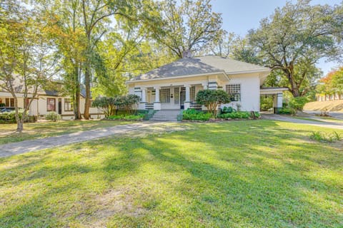 1 Mi to Dtwn Meridian Historic Home with Porch! House in Meridian