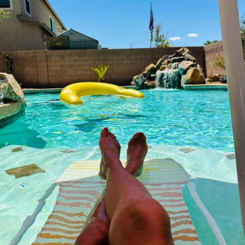 Pool view, Swimming pool, sunbed