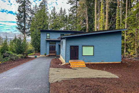 Battle Point Paradise House in Bainbridge Island