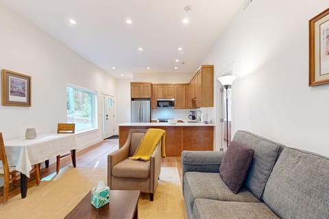 Battle Point Paradise House in Bainbridge Island