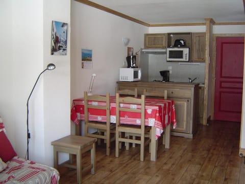 Bed, furniture, kitchen