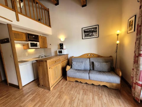 Bed, Living room