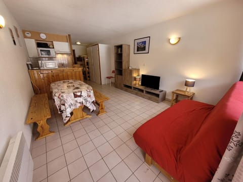 Bed, Living room, fireplace, furniture, kitchen