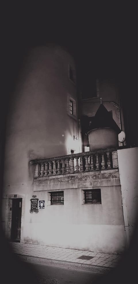 Property building, Night, Balcony/Terrace