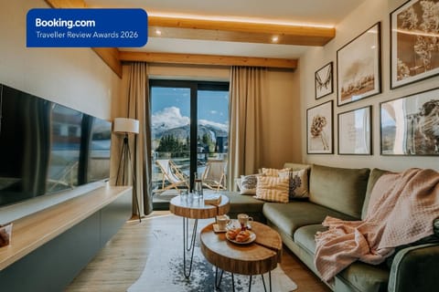 Natural landscape, TV and multimedia, Living room, Seating area, Mountain view