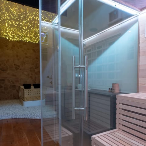 Hot Tub, Sauna, Coffee/tea facilities, Spa and wellness centre/facilities