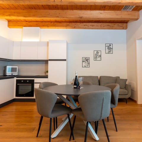 Living room, Seating area, Dining area, oven, stove