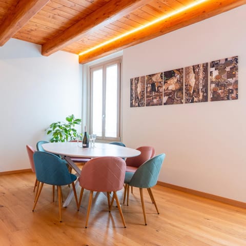 Seating area, Dining area