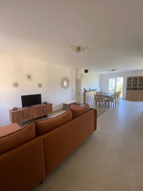 VILLA VUE LAC -3 chambres jardin-proche du lac et du Centre-ville , 2 places parking Villa in Aix-les-Bains