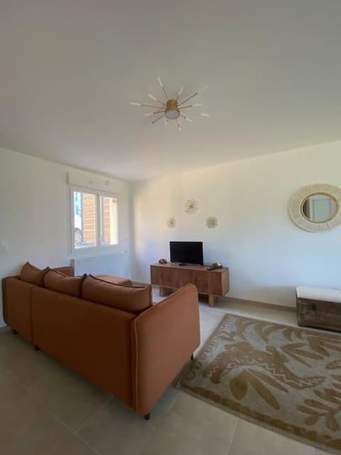 VILLA VUE LAC -3 chambres jardin-proche du lac et du Centre-ville , 2 places parking Villa in Aix-les-Bains