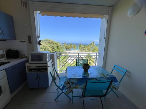 Natural landscape, Coffee/tea facilities, Kitchen or kitchenette, Beach, Sea view, oven, kitchen