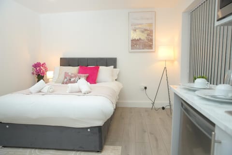 Photo of the whole room, Bedroom