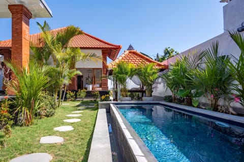 Property building, Garden, Swimming pool, Swimming pool