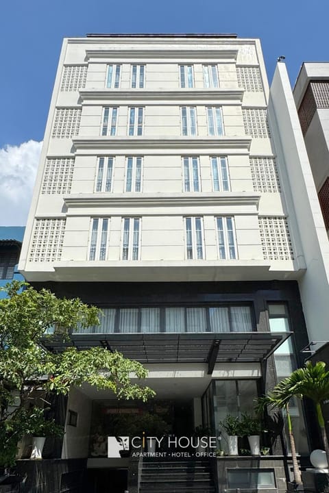 Property building, Day