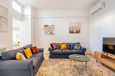 Communal lounge/ TV room, TV and multimedia, Living room, Seating area