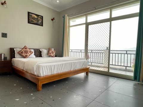 Bed, Balcony/Terrace, Bedroom
