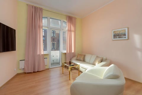 TV and multimedia, Living room, Seating area, internet