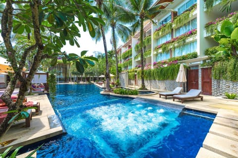 Property building, Day, Garden, Swimming pool, Swimming pool