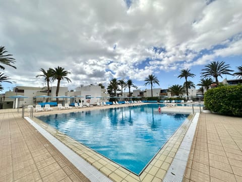 Swimming pool, Swimming pool, sunbed