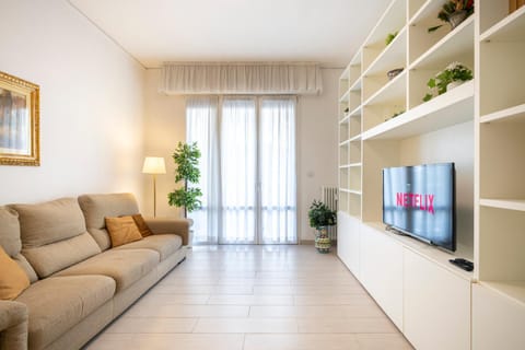 TV and multimedia, Living room, Seating area, wardrobe