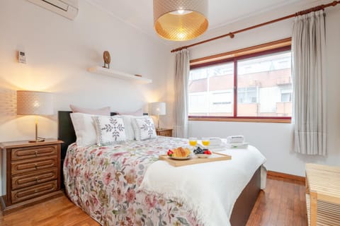 Bed, Bedroom, air conditioner