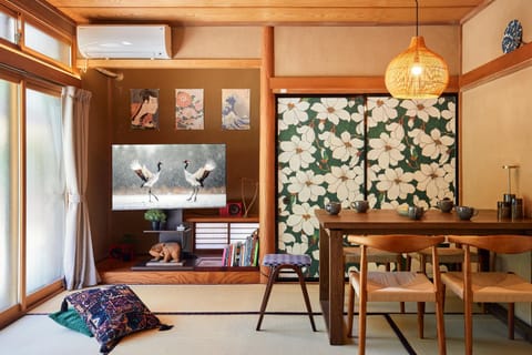 TV and multimedia, Living room, Dining area