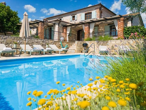 Property building, Garden, Swimming pool