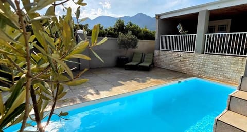 Pool view, Swimming pool, sunbed