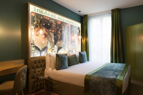Bed, Bathroom