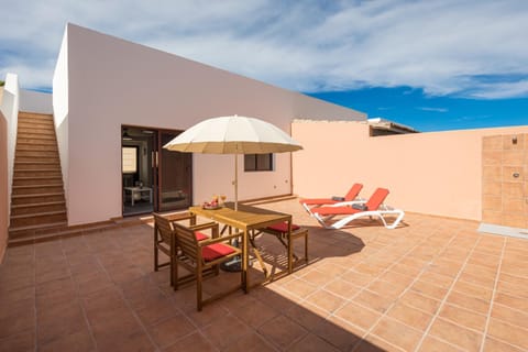 Shower, Patio, Dining area, sunbed