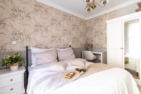Bed, Bedroom, internet