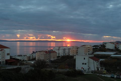 Restaurant/places to eat, Neighbourhood, Natural landscape, Winter, Beach, On site, Area and facilities, Sunset