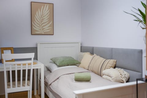Bed, Living room, Photo of the whole room, Seating area, Bedroom