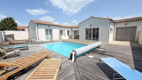 Patio, Balcony/Terrace, Pool view, Swimming pool, sunbed