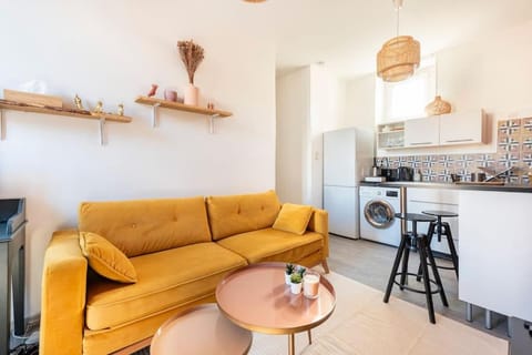 Kitchen or kitchenette, Living room, Seating area, Dining area, dishwasher, oven, stove