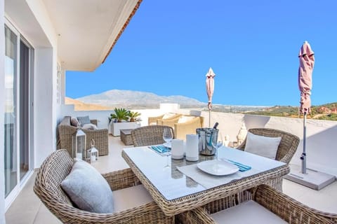 Day, View (from property/room), Balcony/Terrace, Seating area, Sea view