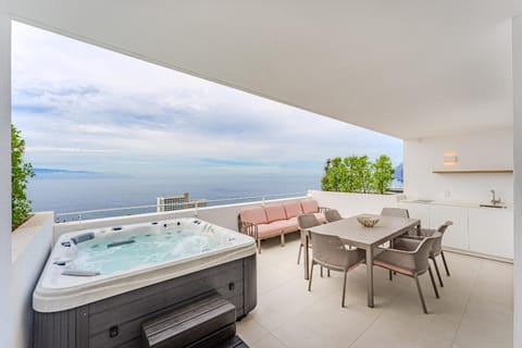 Hot Tub, Sea view