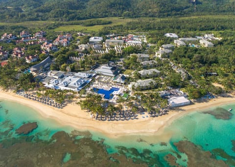 Property building, Nearby landmark, Day, Natural landscape, Bird's eye view, Beach, City view, Pool view, Sea view, Swimming pool