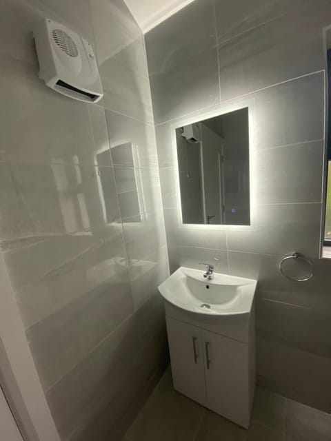 2 kingsize bedrooms at Castle View House Apartment in County Clare