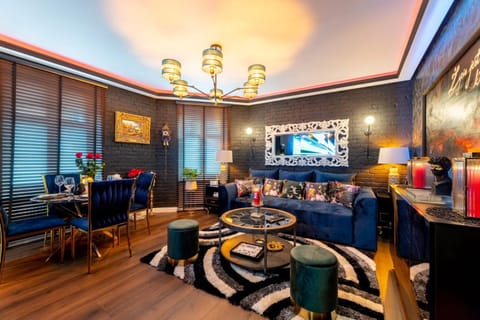 TV and multimedia, Living room, Other, Other, Other, Decorative detail, Decorative detail, Seating area, towels, towels